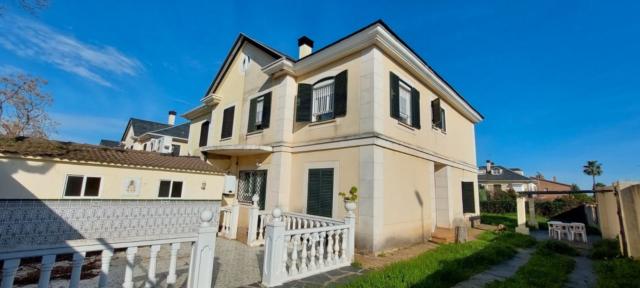 Casa Pareada En Venta En Calle Pantano De La Serena En Las Vaguadas