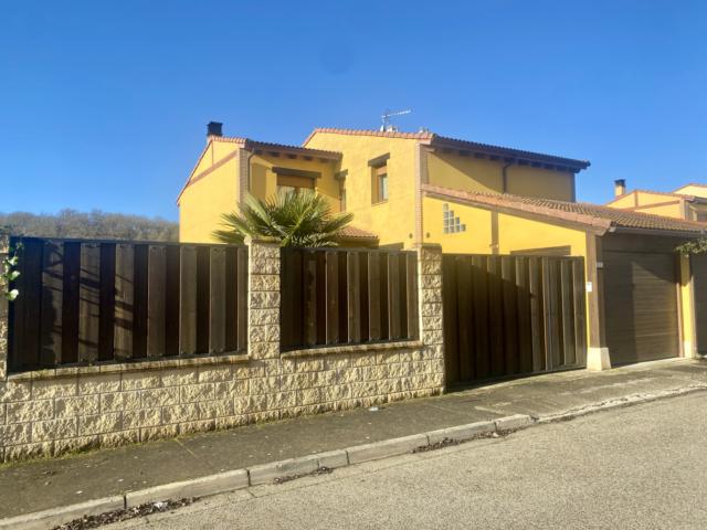 Casa Pareada En Venta En Calle Antonio Machado 40 En Revillarruz Por