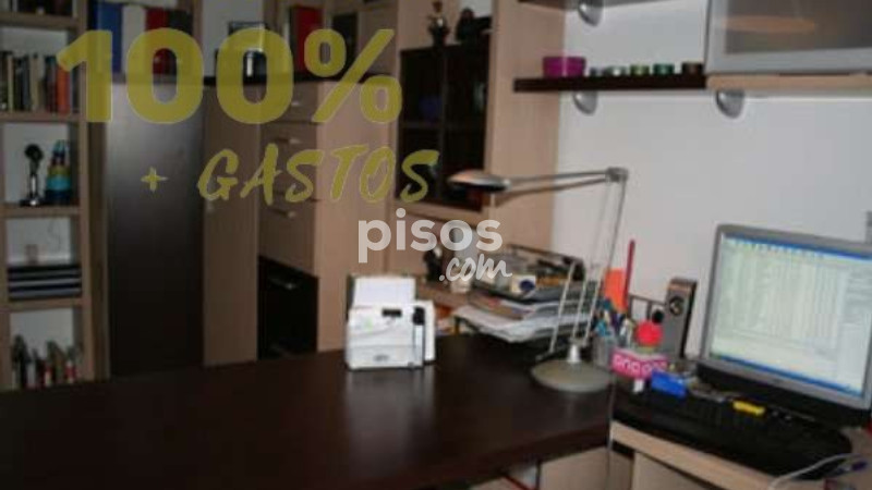 Piso en venta en Plaça dels Països Catalans en Sants por 194 996