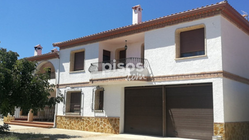 Chalet Unifamiliar En Venta En Yeste En Yeste Por