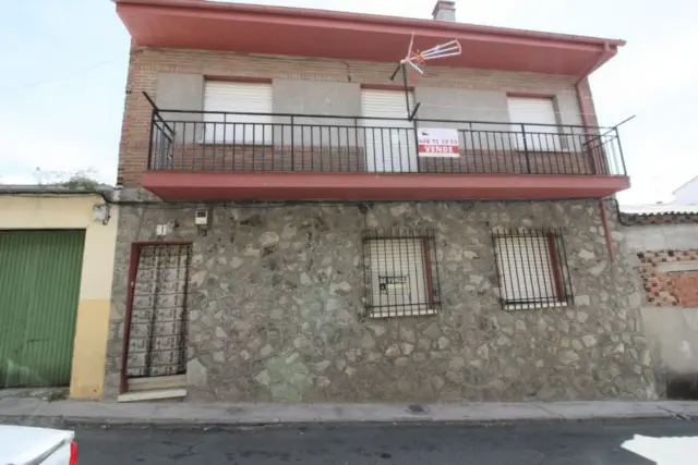 Casa pareada en venta en Calle de Victoria, 4, Arenas de San Pedro de 60.000 €