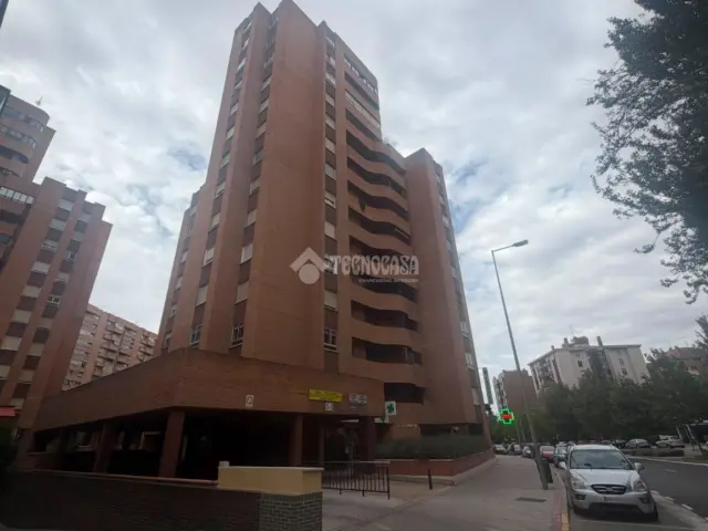 Flat on Prof. Adolfo Miaja de La Muela Street photo 2