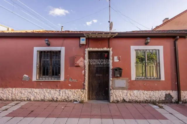 Detached house on Camino de la Esperanza-Arturo León