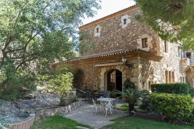 Chalet on Carrer del Comte Güell photo 6
