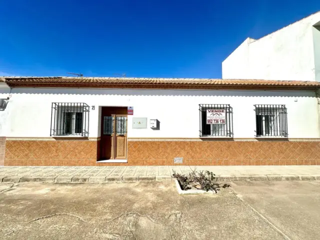 Casa adosada en venta en Calle de San Rafael, El Maulí-Fuentemora-Altos de Santa Ana (Antequera) de 100.000 €