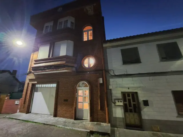 Terraced house on Calle del Farmacéutico, Ponga