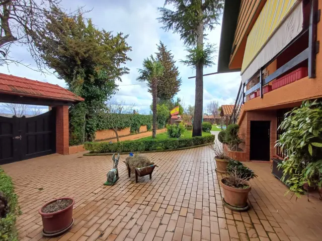 Chalet en Valverde de La Virgen