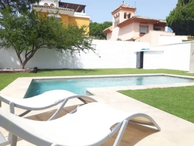 Chalet for rent in La Barrosa, Costa de Sancti Petri-Playa de La Barrosa (Chiclana de la Frontera) of 5.500 €<span>/month</span>