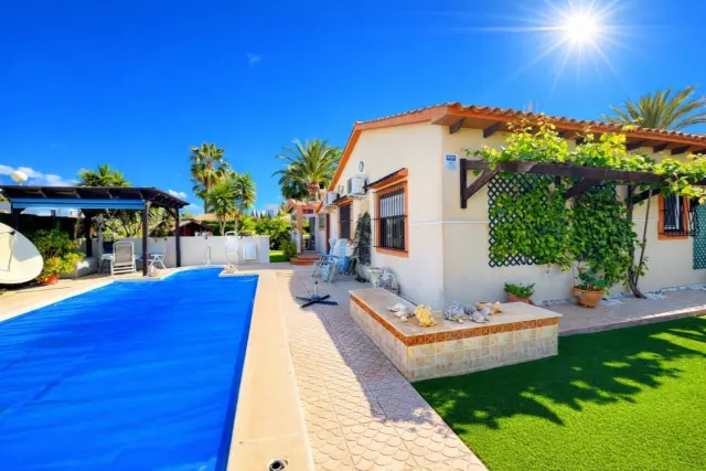 Chalet en Cabo Roig