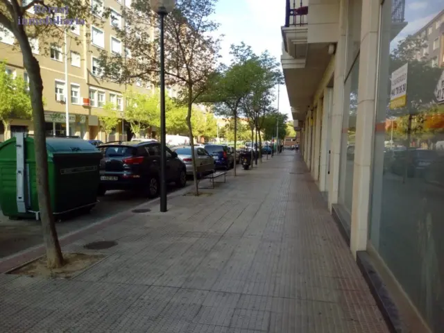 Commercial premises for sale in Calle de la Ronda de los Cuarteles, Oeste (Logroño) of 100.000 €