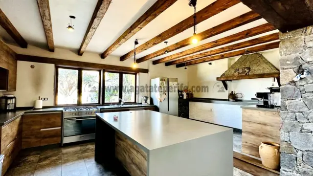 Rustic finca on Calle Tigaiga