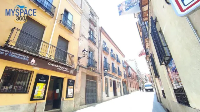 Piso en venta en Calle de Vallespín, cerca de Calle de Ramón y Cajal, Intramuros (Ávila Capital) de 99.900 €