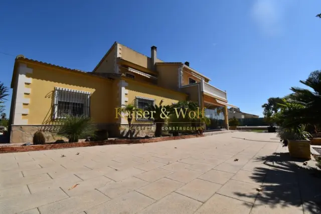 Chalet on Partida La Hoya Street photo 2