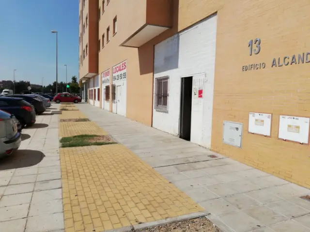 Local comercial en venta en Calle Prf Manuel Olivencia Ruiz, Avenida de las Ciencias-Emilio Lemos (Distrito Este-Alcosa-Torreblanca. Sevilla Capital) de 330.000 €