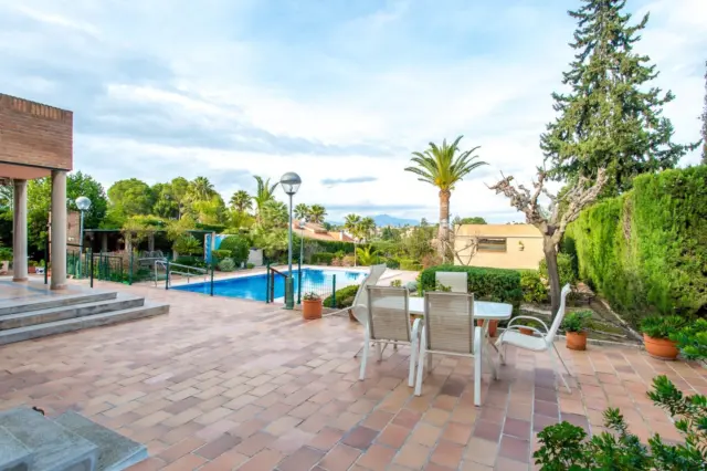 Chalet on Calle Diez, 92