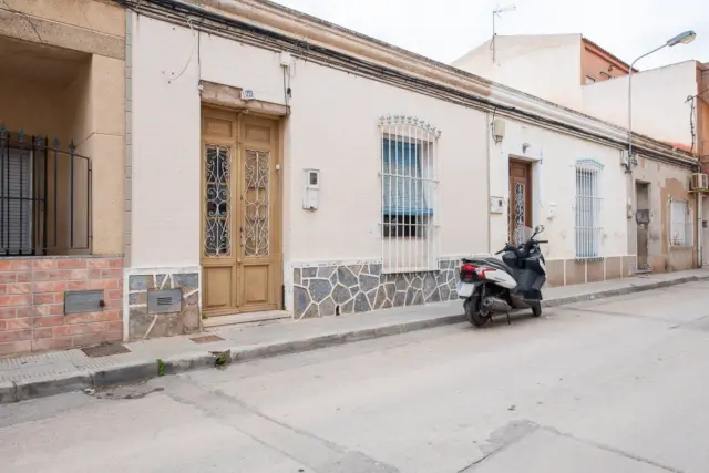 Casa adosada en venta en Calle Nueva, 23, Los Dolores-Los Gabatos-Hispanoamérica (Distrito Núcleo Urbano. Cartagena) de 85.000 €