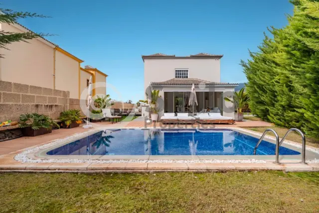 Chalet on Calle Berna
