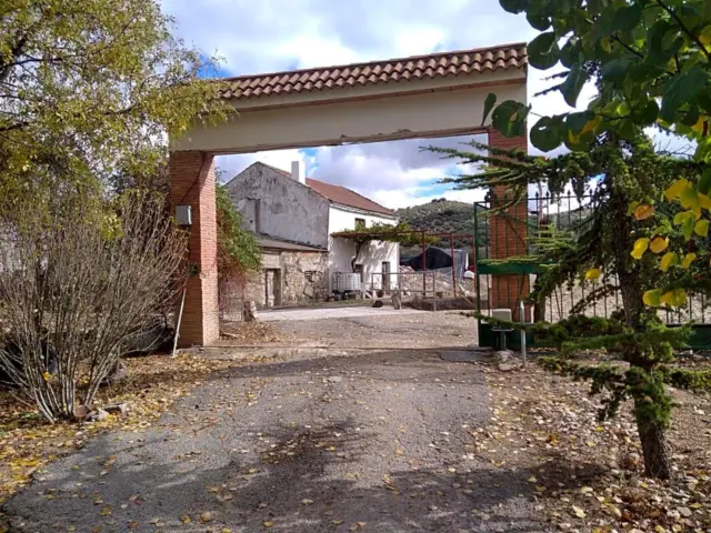 Rustic farm in Benalúa de Las Villas