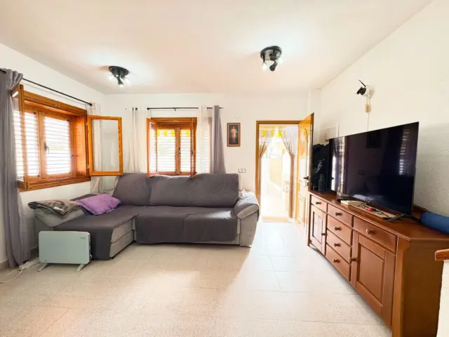 Townhouse on Monte de Sta Pola Street