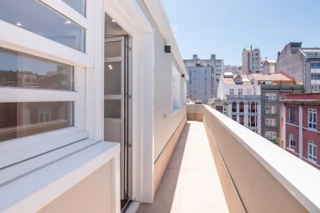 Top-floor apartment on Calle José Luis Cereijo photo 2