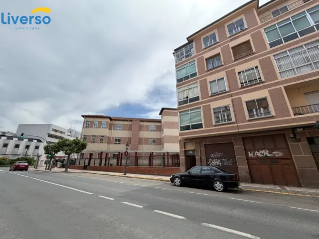Piso en Avenida de los Reyes Católicos