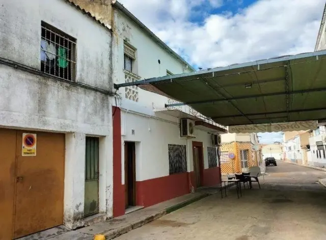 Flat on Peña Street, 2