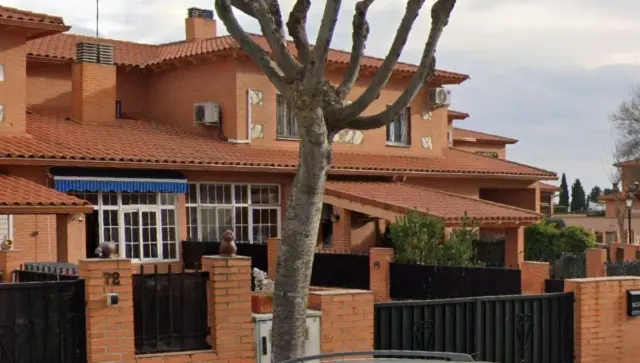 Casa pareada en calle de Cubas, 72