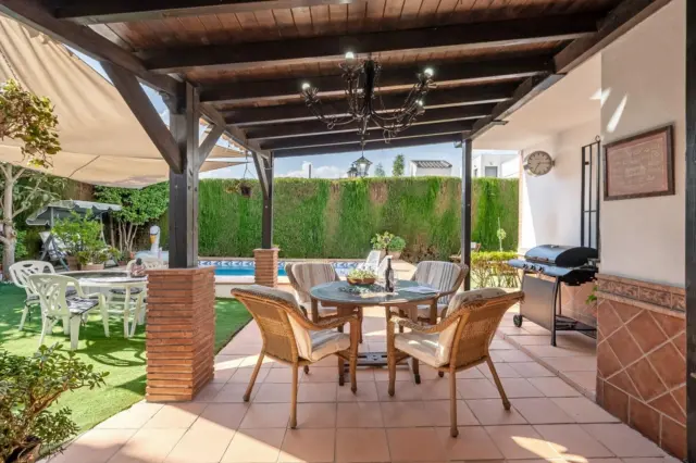 Chalet on Juan Loxa Street photo 8
