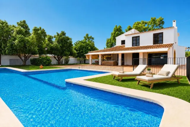 Chalet on Carrer de Rafael Franco