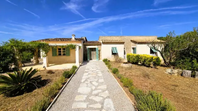 Rustic finca on Capdepera Street