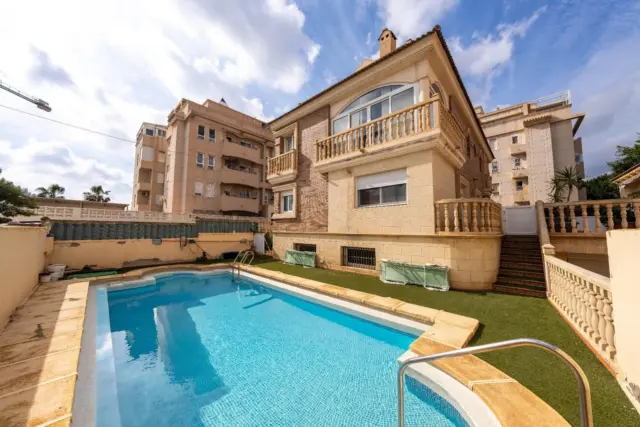 Chalet en Plaza Ángel Ortiz Villajos, 2