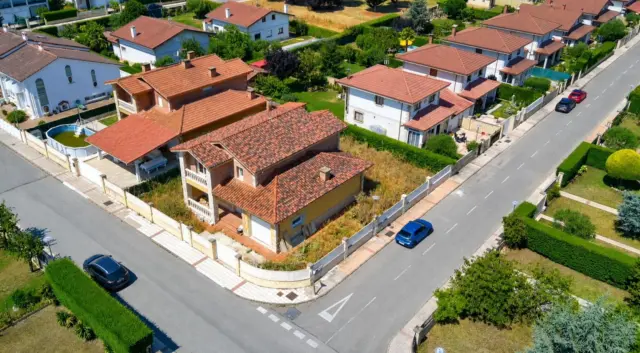 Chalet on Calle de Santa Ana