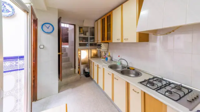 Terraced house on Calle de Prim photo 5