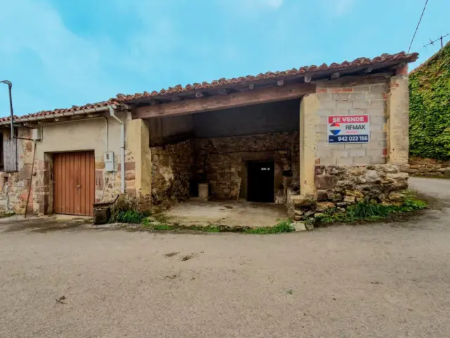 Rustic farm in Celis-Celucos street