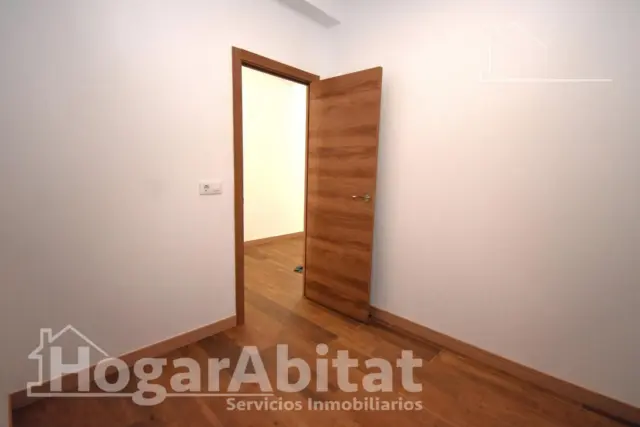 House on Carrer de l'Ateneo Mercantil photo 24