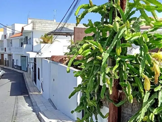 Chalet on Calle de Nicolosa