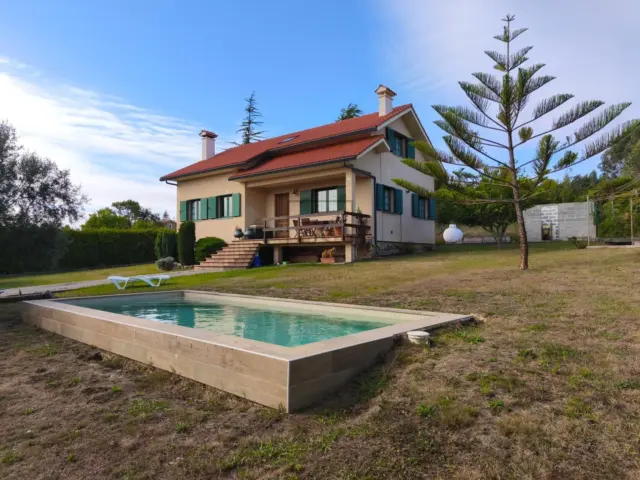 Chalet on Avenida de las Redes