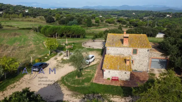 Rustic Finca in Urbanization