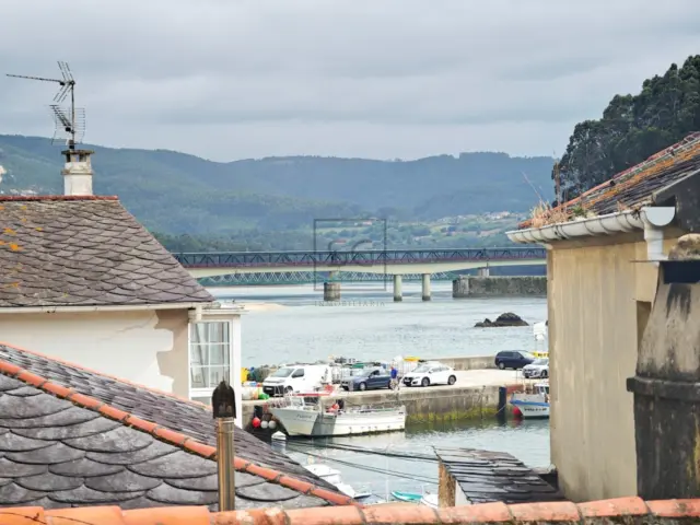 Terraced house on Porto Street, O Barqueiro
