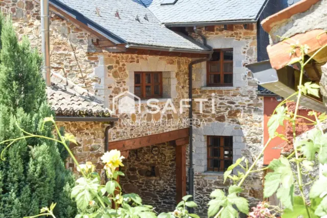 Casa rústica en Riello