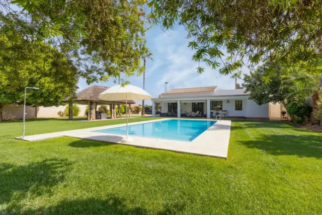 Chalet en Avenida Junta Compensación, 14