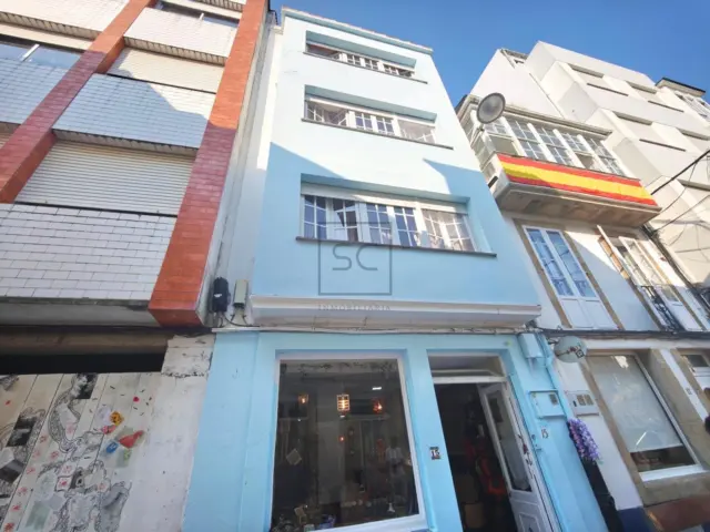 Terraced house on Fernández Latorre Street