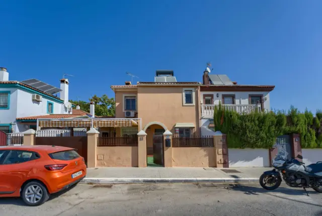 Casa pareada en calle Don Juan de Borbón, 16