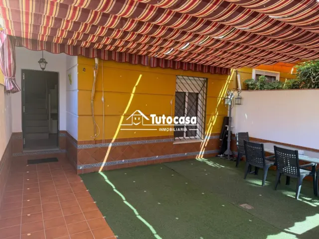 Casa adosada en calle Párroco Ruiz Mantero