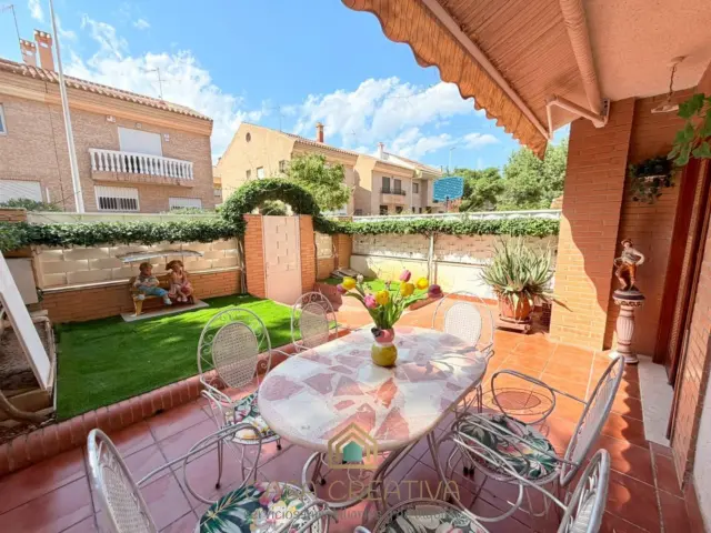 Terraced house on Carrer de Catarroja photo 3