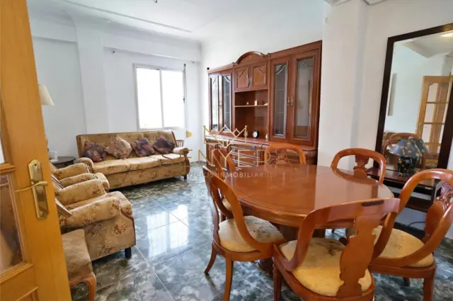 Flat in Patraix photo 2