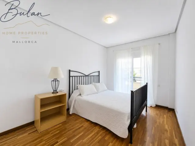 Ground floor apartment with two terraces, swimming pools, parking and storage room in La Bonanova. Living in La Bonanova means enjoying one of the most valued residential areas in Palma, combining tranquility, good transport links and proximity to all amenities. In this privileged setting we find this attractive ground floor apartment with two bedrooms and two terraces, located in a well-kept high-end residential complex. The property stands out for its outdoor spaces, its good layout and the quality of its finishes, making it an excellent option both as a main residence and as a second home in Mallorca. The interior is arranged with two bedrooms, both with direct access to the terrace, and two bathrooms. It also features built-in wardrobes and parquet flooring, adding warmth and functionality to the different rooms. The living room connects to the kitchen, creating a comfortable and practical day zone, and the apartment also includes a separate laundry area. One of its main attractions is its two private terraces. The terrace connected directly to the living room offers space for an outdoor dining area, perfect for enjoying dinners, gatherings with friends or simply relaxing outdoors. From here you can even admire the characteristic silhouette of Bellver Castle, adding special appeal to the surroundings. The property also has a second terrace, connected to the ground floor, considerably expanding the possibilities for enjoying the outdoors for much of the year. The residential complex offers well-maintained communal areas with two large swimming pools, perfectly kept gardens, rest areas with benches and various spaces designed to enjoy the environment and leisure time with family. The apartment also includes a parking space and storage room, two particularly practical and valued features in this area of Palma. La Bonanova is one of the residential areas with the highest demand in the city thanks to its tranquility, excellent location and quick connections to the main access routes to Palma. Its proximity to Queens College is also noteworthy, making this location especially interesting for families and international buyers looking to establish their residence near an international school. A property particularly suited for those seeking quality of life, outdoor spaces, communal areas and a privileged location in Palma de Mallorca, whether as a main residence or second home. Contact us for more information and to view this property and its terraces in person in one of the most attractive areas of La Bonanova. The price includes the agency fees, payable by the seller. It does not include taxes or purchase costs — ITP or VAT/AJD, notary and registration — which will be borne by the buyer. Their amount will depend on the value of the transaction and the personal circumstances of the purchaser. photo 7