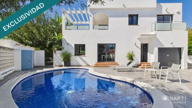 Single-family home in Empuriabrava photo 2