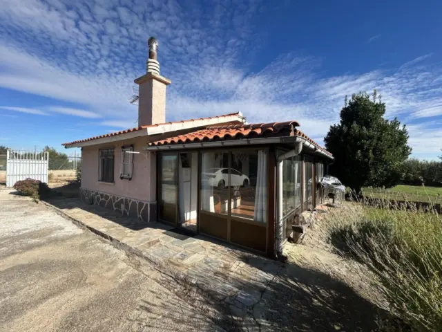 Rustic farm on Camino del Albar S-N