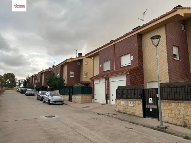 Terraced house on Calle La Encina